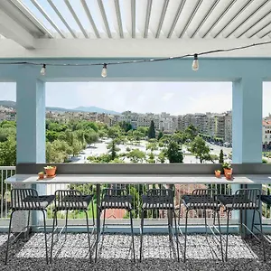 zeus-is-loose-hostel.hotels-of-thessaloniki.com/