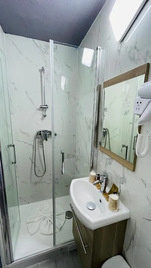 Hotel Louvain Paris 0*,  France